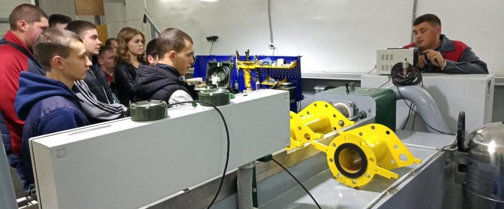 Будущим Ачинским нефтяникам рассказали о нюансах профессии метролога